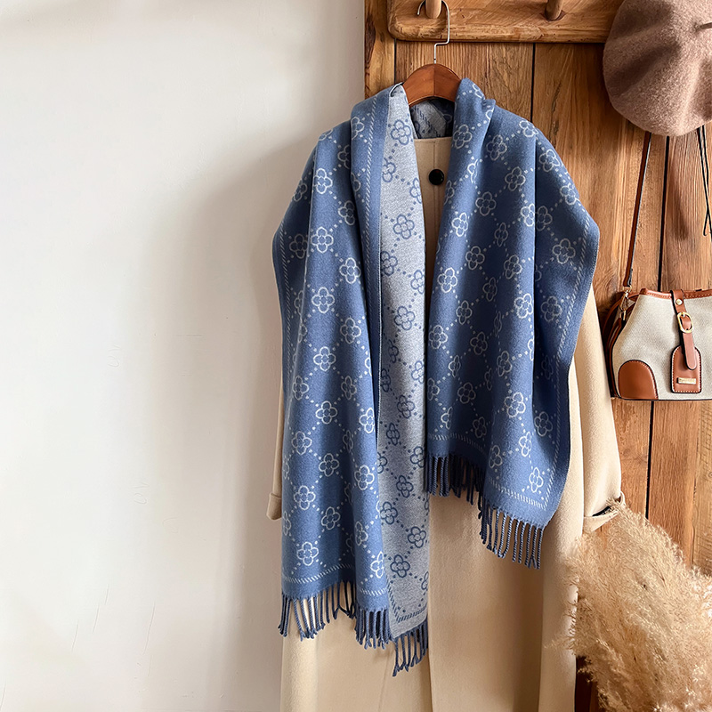 Brands Jacquard Design Winter  - огляд і ціна Woven Scarf Blanket